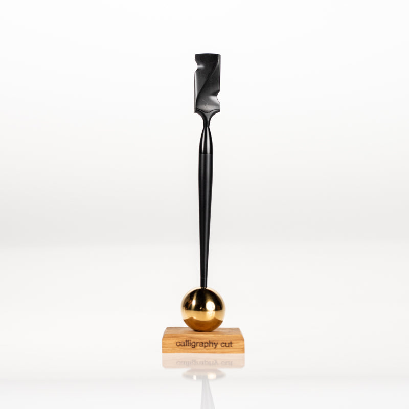 Präsentationsaufsteller Calligraph – Holz-Metall Gold